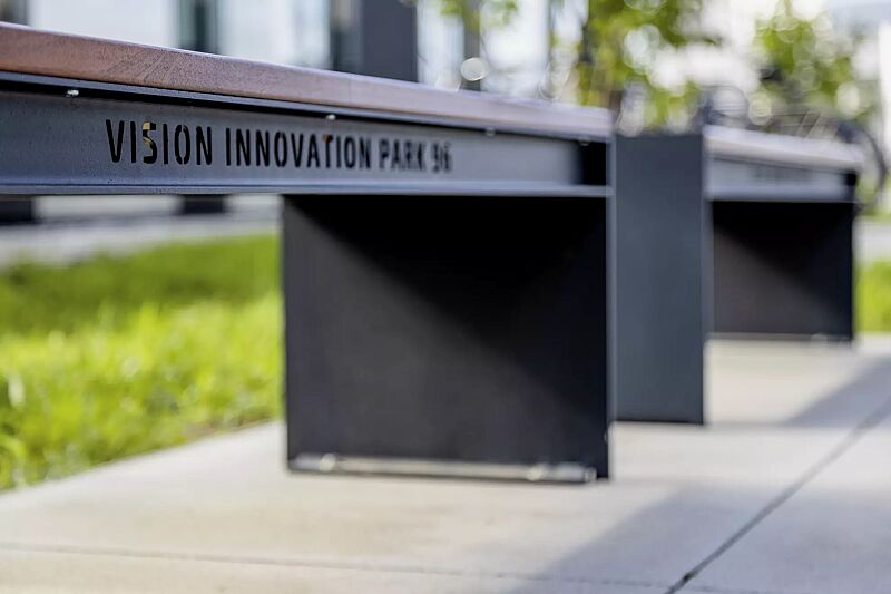 sitzbank-cima__shoKAT0069920 Detail: Laserschriftzug