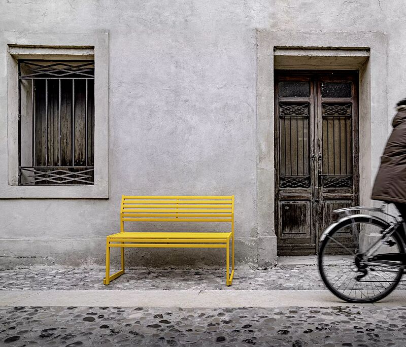 sitzbank-cortina__shoKAT0070397 Sitzbank CORTINA mit Rückenlehne, zum freien Aufstellen, Breite 1200 mm, in RAL 1004 goldgelb