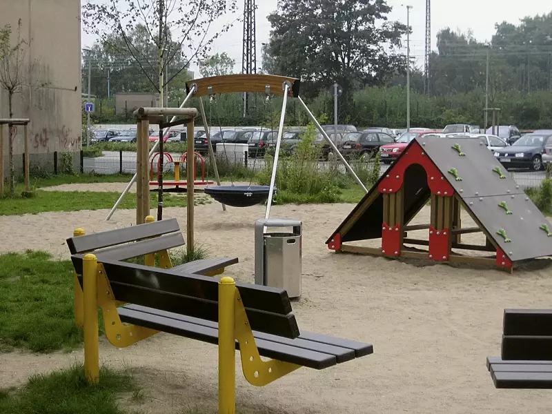 sitzbank-cortona__shoKAT0063497 Sitzbank CORTONA mit Kunststoff-Recycling-Belattung, Stahlteile in RAL 1023 verkehrsgelb