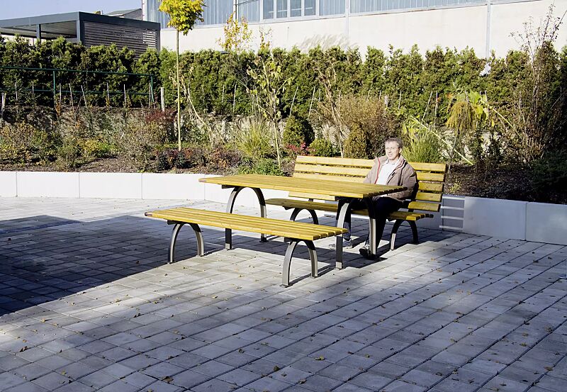 sitzbank-elba__shoKAT0024176 Sitzbänke ELBA ohne und mit Rückenlehne und Tisch ELBA, mit Fichtenholzbelattung