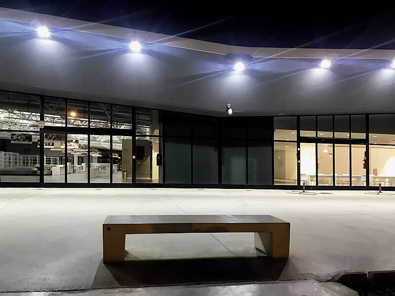 sitzbank-eraclea__shoKAT0056853 Sitzbank ERACLEA ohne Rückenlehne, aus Beton, Sitzfläche geschliffen, in Granitoptik weiß