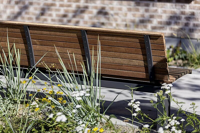 Sitzbank FJORDPARK mit Rückenlehne, Stahlteile in RAL 7016 anthrazitgrau