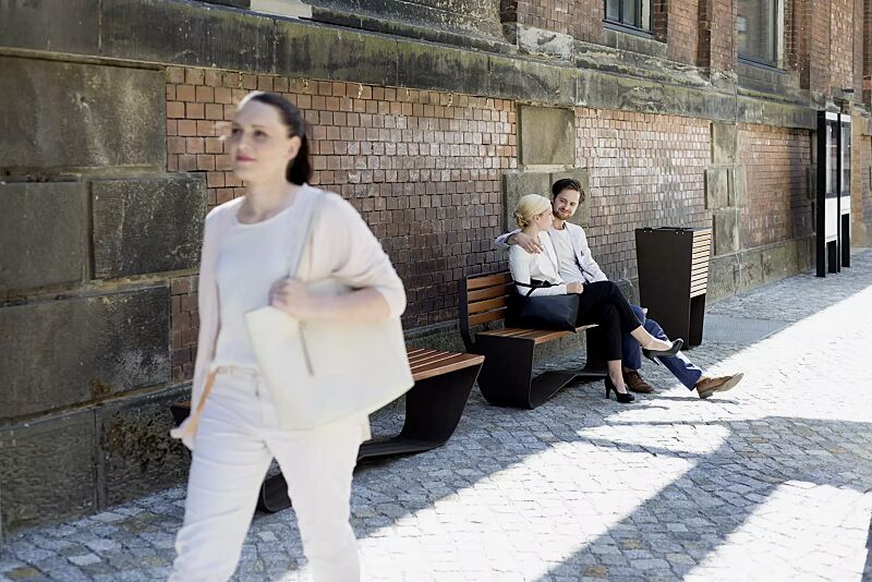 Kollektion KARMA bestehend aus Sitzbank und Abfallbehälter