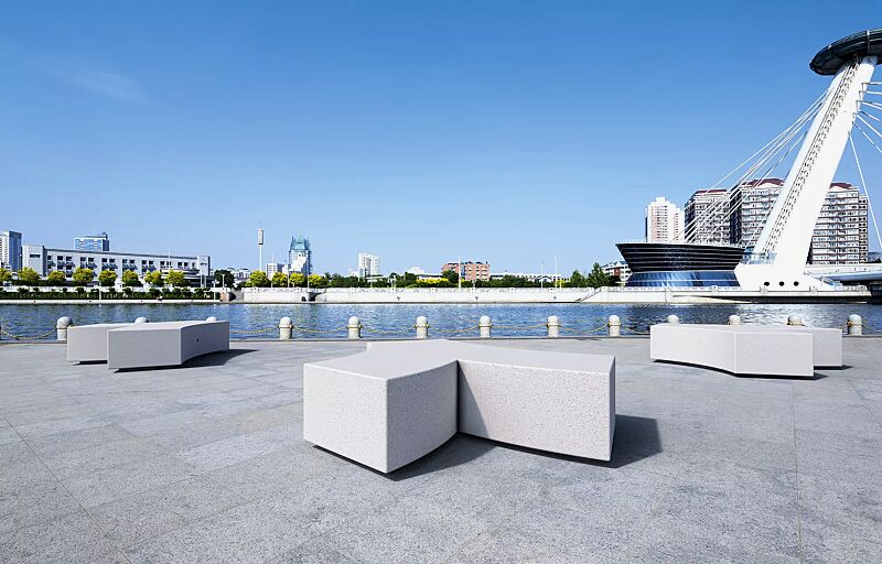 sitzbank-kubb__shoKAT0042393 Sitzbank CROSS KUBB aus Beton, Sitzfläche geschliffen, in Granitoptik weiß