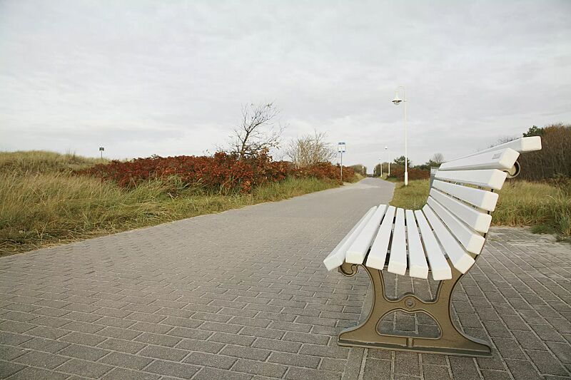 Sitzbank LAZIO mit Fichtenholzbelattung, weiß lasiert