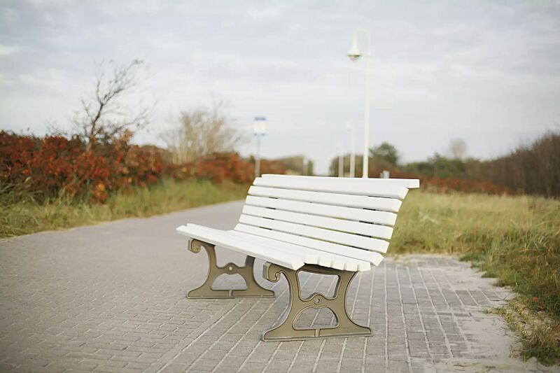 Sitzbank LAZIO mit Fichtenholzbelattung, weiß lasiert