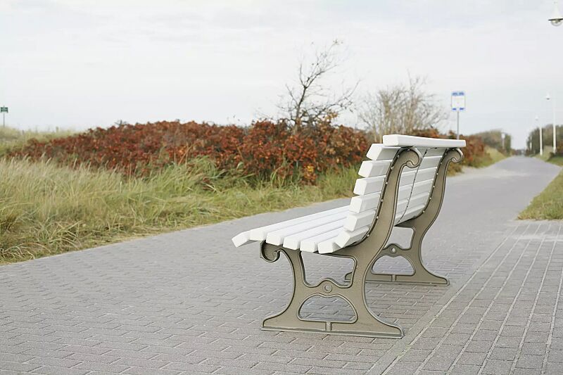 Sitzbank LAZIO mit Fichtenholzbelattung, weiß lasiert