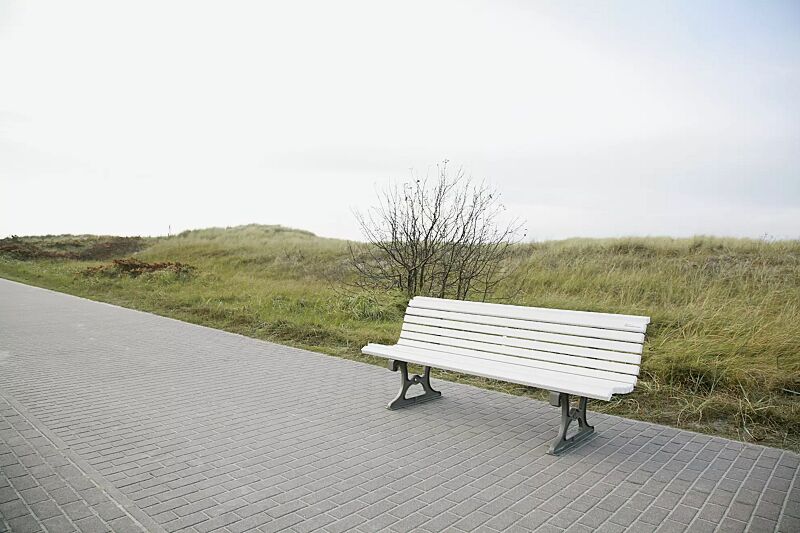 Sitzbank LAZIO mit Fichtenholzbelattung, weiß lasiert