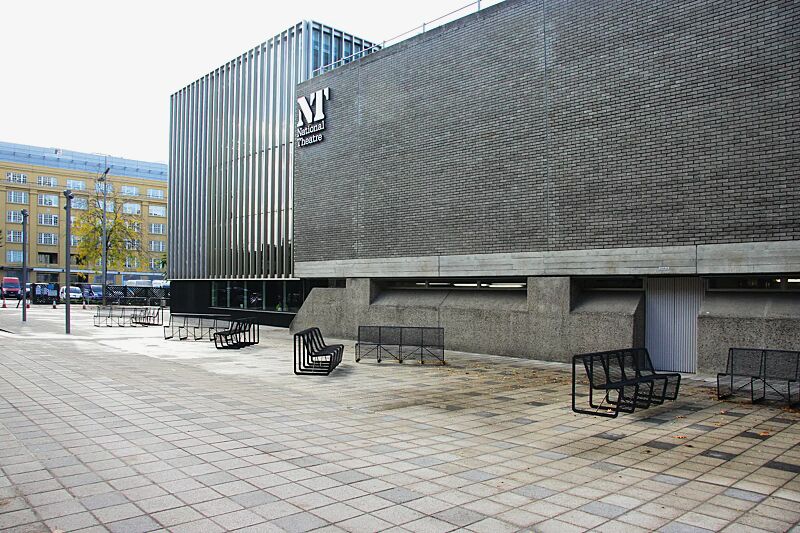 sitzbank-limpido__shoKAT0055063 Sitzbänke LIMPIDO mit Rückenlehne, in RAL 9005 tiefschwarz