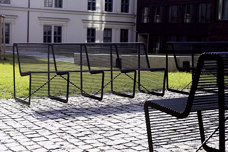 sitzbank-limpido__shoKAT0055065 Sitzbank LIMPIDO mit Rückenlehne, in RAL 9005 tiefschwarz