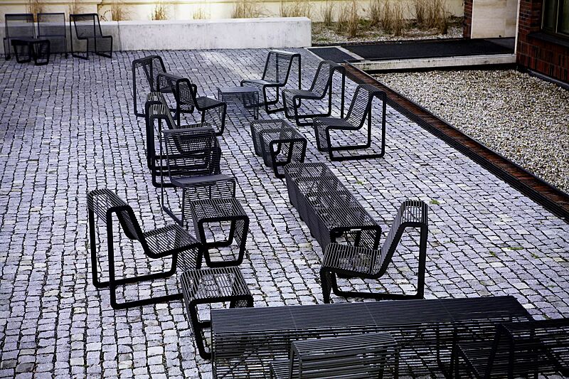 sitzbank-limpido__shoKAT0055071 Sitze und Sitzbänke LIMPIDO mit und ohne Rückenlehne, in RAL 9005 tiefschwarz