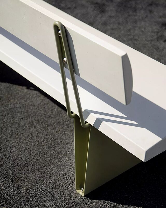 Detail: Rückansicht, Sitzbank MALY mit Rückenlehne, Stahlteile in RAL 6013 schilfgrün
