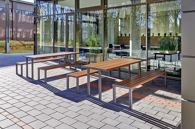 sitzbank-mantua__shoKAT0077309 Sitzbank MANTUA ohne Rückenlehne und Tisch MANTUA, Aluminium in natürlichem Durmast Eichenholzoptik-Effekt, Stahlteile in DB 703 eisenglimmer