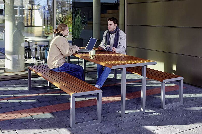 sitzbank-mantua__shoKAT0077311 Sitzbank MANTUA ohne Rückenlehne und Tisch MANTUA, Aluminium in natürlichem Durmast Eichenholzoptik-Effekt, Stahlteile in DB 703 eisenglimmer