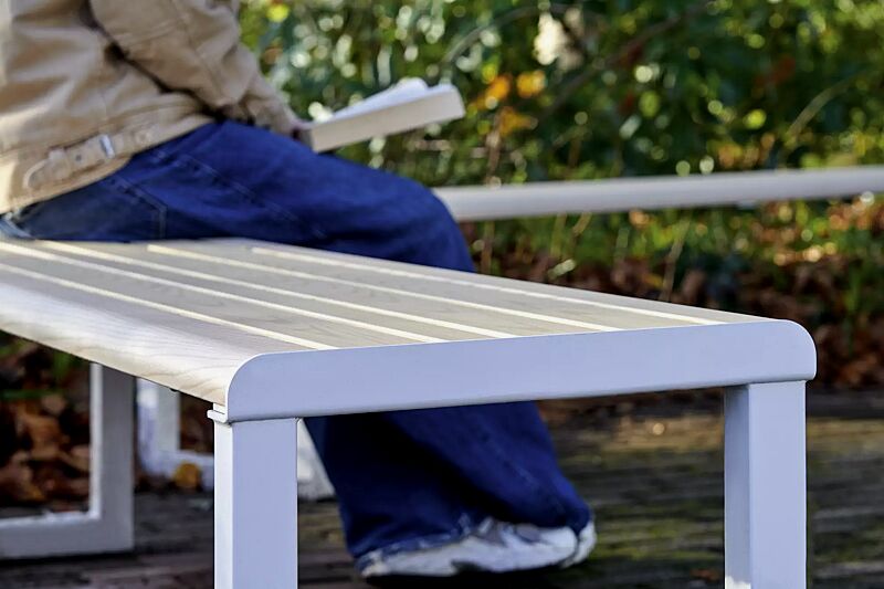 sitzbank-mantua__shoKAT0077313 Detail: Aluminium in natürlichem Eschenholzoptik-Effekt