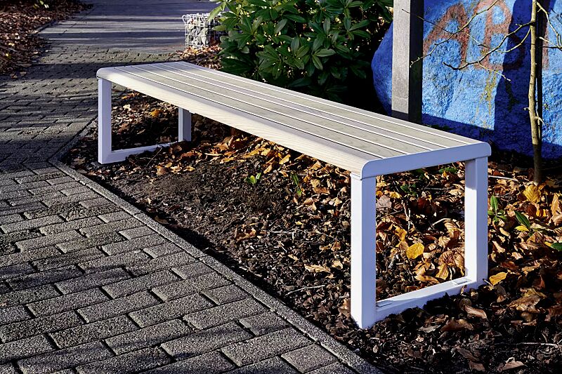sitzbank-mantua__shoKAT0077316 Sitzbank MANTUA ohne Rückenlehne, Aluminium in natürlichem Eschenholzoptik-Effekt, Stahlteile in RAL 9003 signalweiß