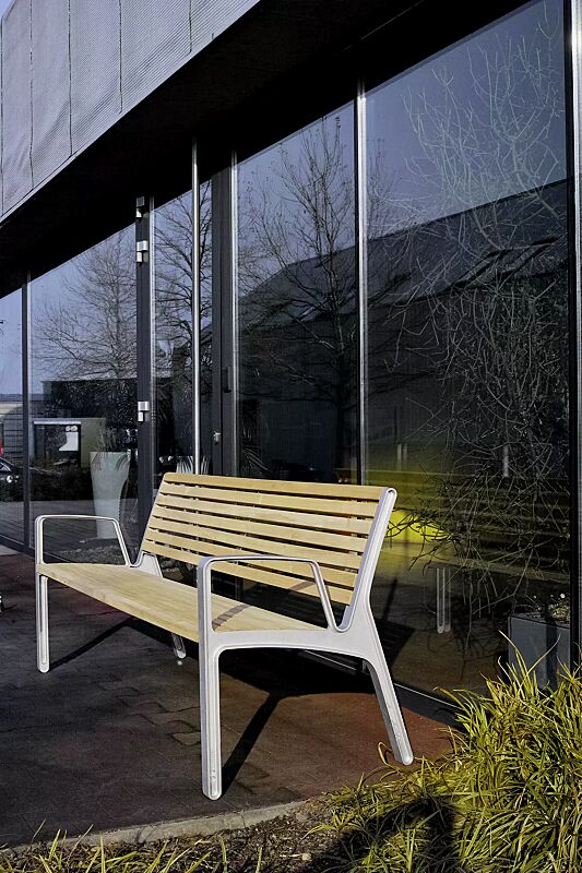 sitzbank-miela__shoKAT0054466 Sitzbank MIELA mit Rückenlehne und Armlehnen, mit schmaler Robinienholzbelattung