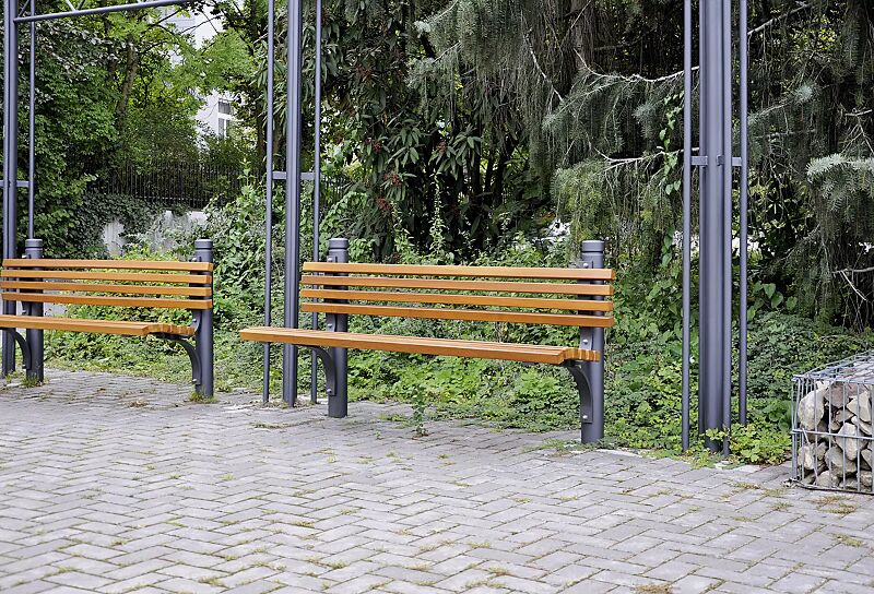 sitzbank-mit-poller-boulevard-102__shoKAT0061391 sitzbank-mit-poller-boulevard-102__shoKAT0061391