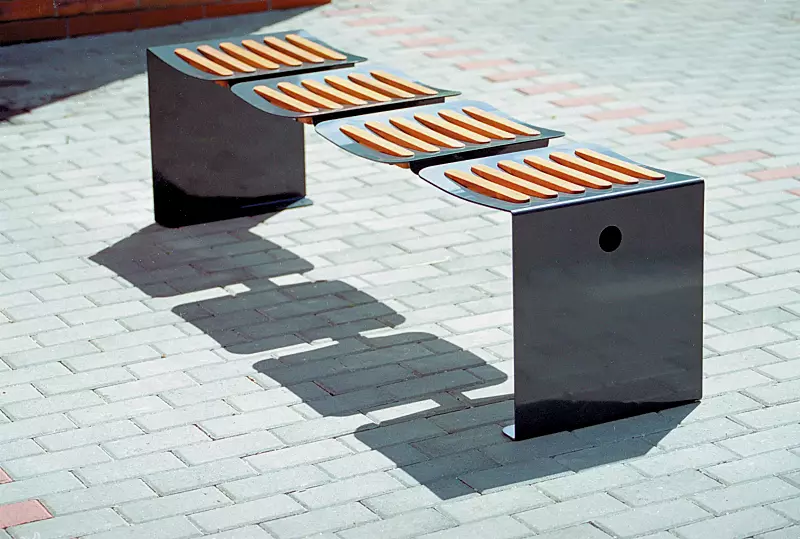 Sitzbank ONDA CITÉ, 4-Sitzer, mit Robinienholzbelattung, in RAL 7016 anthrazitgrau