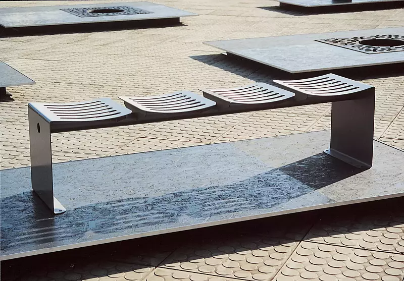 Sitzbank ONDA CITÉ, 4-Sitzer aus Stahl, in RAL 7016 anthrazitgrau