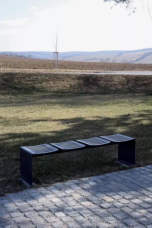 Sitzbank ONDA CITÉ, 4-Sitzer aus Stahl, in RAL 7016 anthrazitgrau