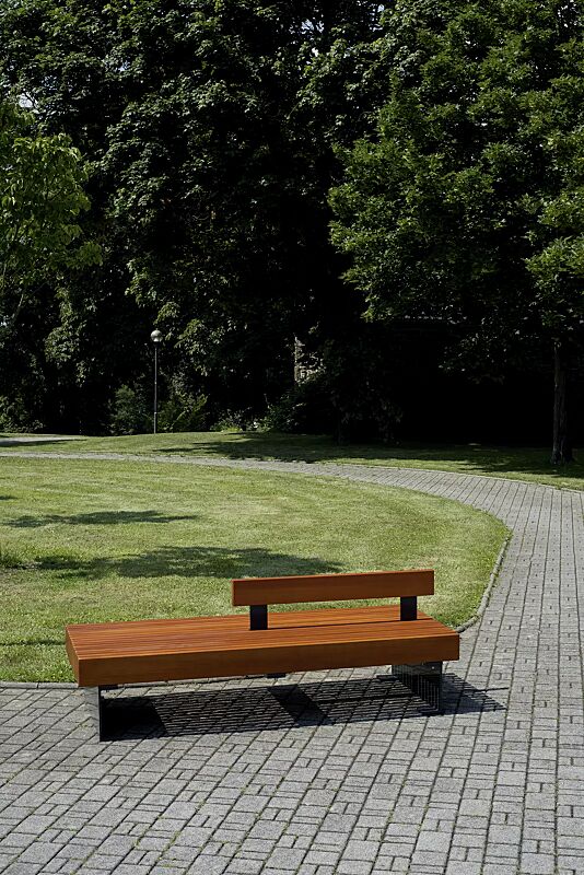 Sitzbank PESCARA doppelseitig, mit Rückenlehne, mit Lärchenholzbelattung, Stahlteile in RAL 7016 anthrazitgrau