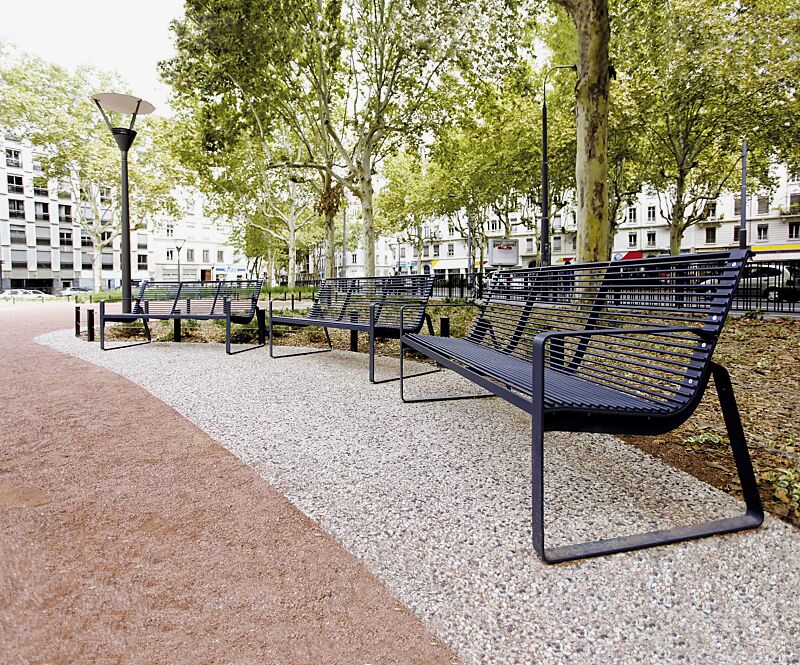 sitzbank-preva-urbana__shoKAT0025023 Sitzbank PREVA URBANA mit Rückenlehne und Armlehnen, Stahlteile in RAL 9005 tiefschwarz