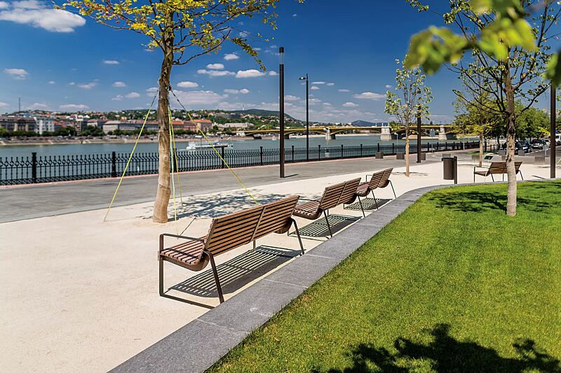 sitzbank-preva-urbana__shoKAT0051806 Sitzbank PREVA URBANA mit Rückenlehne und Armlehnen, mit Jatobaholzbelattung, Stahlteile in RAL 9007 graualuminium