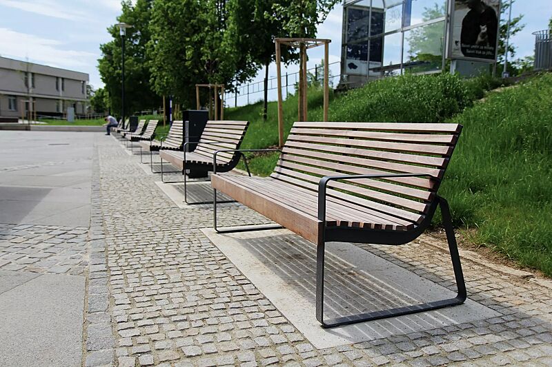 sitzbank-preva-urbana__shoKAT0051840 Sitzbank PREVA URBANA mit Rückenlehne und Armlehnen, mit Jatobaholzbelattung, Stahlteile in RAL 7016 anthrazitgrau