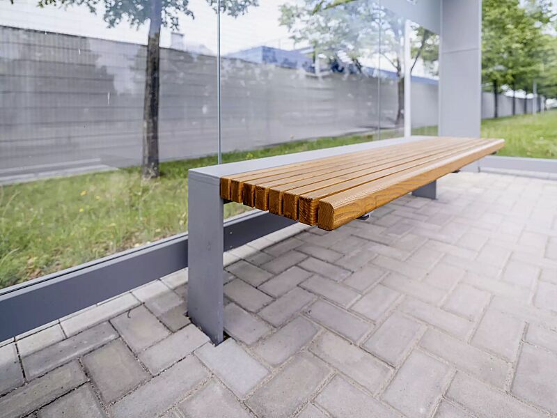 Sitzbank PURE, 3-Sitzer mit Holzauflage, Stahlkonstruktion in RAL 7037 staubgrau