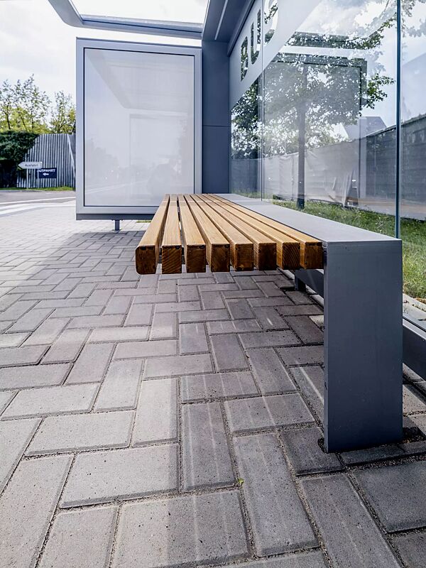 Sitzbank PURE, 3-Sitzer mit Holzauflage, Stahlkonstruktion in RAL 7037 staubgrau