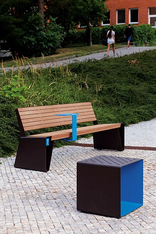 sitzbank-radium__shoKAT0058088 Sitzbank RADIUM mit Rückenlehne, mit Jatobaholzbelattung, Stahlteile RAL 9005 tiefschwarz, USB-Anschluss (Zubehör) und Ablagetisch (auf Anfrage), Sitz RADIUM aus Stahl