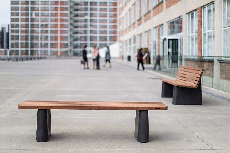 Sitzbank REFORMA mit und ohne Rückenlehne, gerade, mit Längsbelattung, mit Jatobaholzbelattung, HSC®-Beton in dunkelgrau