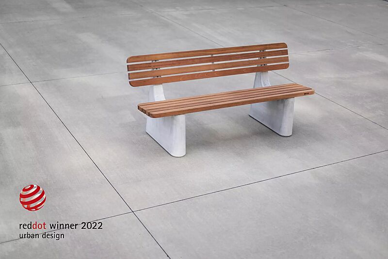 Sitzbank REFORMA mit schmaler Rückenlehne, mit Längsbelattung, mit Jatobaholzbelattung, HSC®-Beton in hellgrau