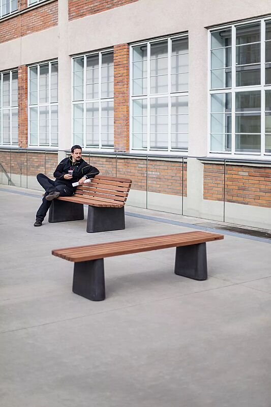 Sitzbank REFORMA mit und ohne Rückenlehne, gerade, mit Längsbelattung, mit Jatobaholzbelattung, HSC®-Beton in dunkelgrau