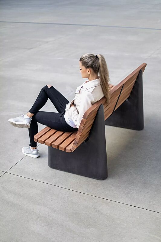 Sitzbank REFORMA mit breiter Rückenlehne, gerade, mit Längsbelattung, mit Jatobaholzbelattung, HSC®-Beton in dunkelgrau