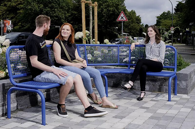 Eckbank RIMINI (Typ ML) mit Rückenlehne, zum Einbetonieren, in RAL 5010 enzianblau