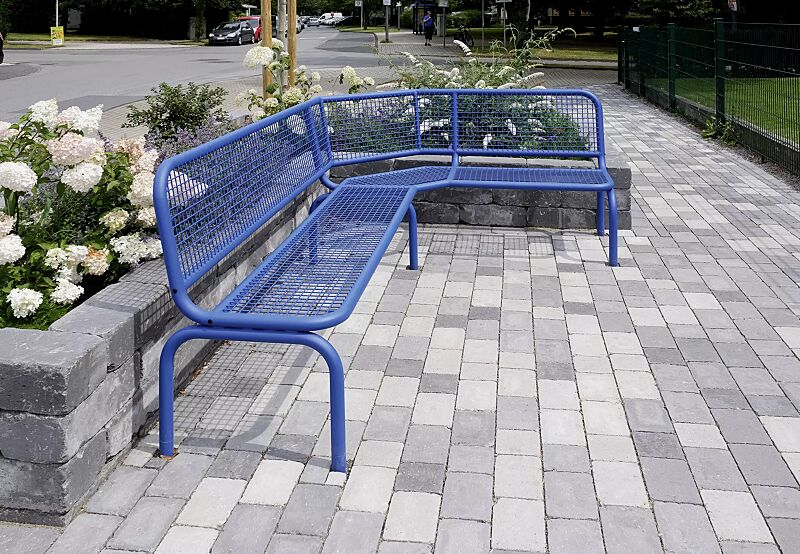 Eckbank RIMINI (Typ ML) mit Rückenlehne, zum Einbetonieren, in RAL 5010 enzianblau