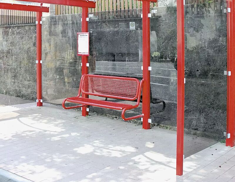 Sitzbank mit Rückenlehne, Modell 3, Sitzfläche aus Drahtgitter, zum Anschrauben, in RAL 3000 feuerrot