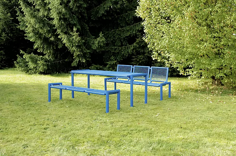 Bank-Tisch-Kombination SEVERO bestehend aus Sitzbank mit und ohne Rückenlehne und einem Tisch, in RAL 5017 verkehrsblau