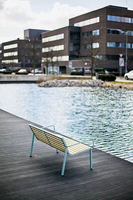 sitzbank-stack__shoKAT0061502 Sitzbank STACK mit Robinienholzbelattung, Stahlteile in RAL 6027 lichtgrün