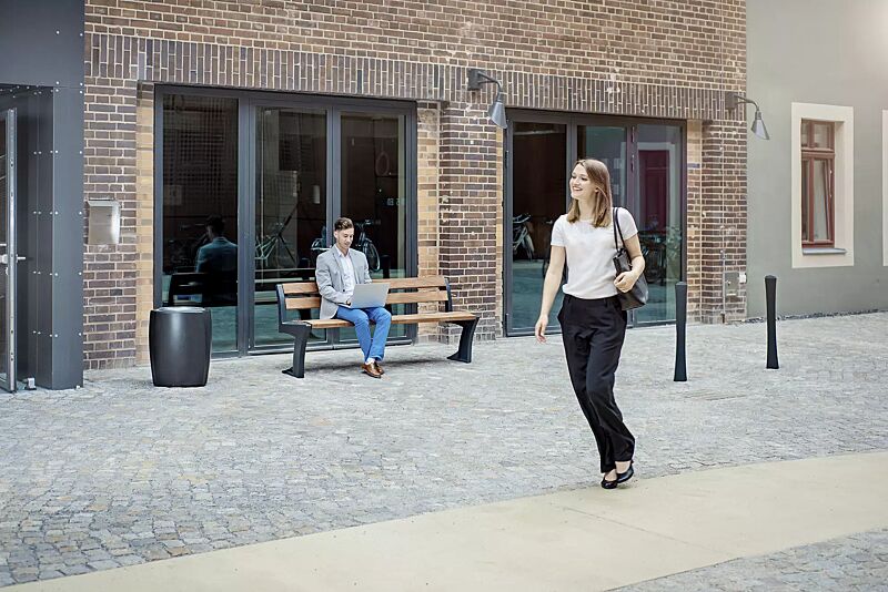 sitzbank-tallin__shoKAT0055586 Kollektion TALLIN bestehend aus Sitzbank, Abfallbehälter und Poller, Aluminiumguss in RAL 7016 anthrazitgrau