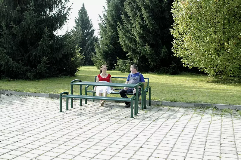 sitzbank-torre__shoKAT0037941 Bank-Tisch-Kombination TORRE bestehend aus Sitzbank mit und ohne Rückenlehne und einem Tisch, in RAL 6005 moosgrün