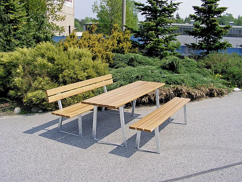 Sitzbänke TURIN ohne und mit Rückenlehne Tisch TURIN, mit Fichtenholzbelattung