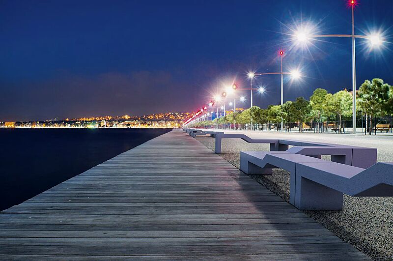 sitzbank-venezia__shoKAT0059293 Sitzbänke VENEZIA BABY und Seniorenbank VENEZIA OLD aus Beton, Sitzfläche geschliffen, in Granitoptik weiß