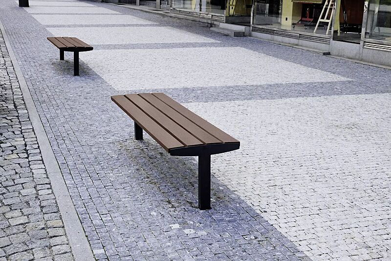 sitzbank-vera-solo__shoKAT0056072 Sitzbank VERA SOLO bestehend aus Einzelelementen, gerade, modular erweiterbar, Sitzfläche mit Resysta®-Belattung, lasiert in siam, Stahlteile in RAL 7022 umbragrau