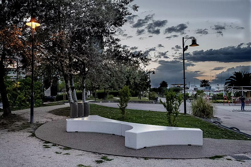 Sitzinsel FOLIA, Beton mit transparenter Beschichtung in naturweiß - 18