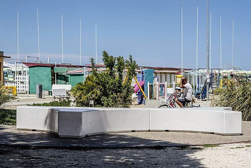 Sitzinsel FOLIA, Beton mit transparenter Beschichtung in naturweiß - 18