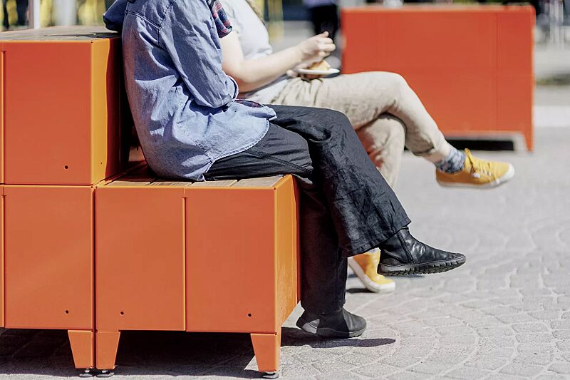 sitzinsel-tasku__shoKAT0073030 Sitzinsel TASKU, bestehend aus verschiedenen Elementen, in RAL 2012 lachsorange