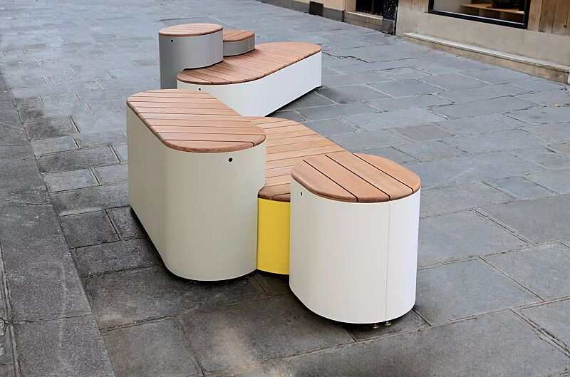 sitzpodest-urban-islands__shoKAT0053128 Sitzpodeste URBAN ISLANDS, Kombination 1 und 2, mit Jatobaholzbelattung, Stahlteile in RAL 1012 zitronengelb, RAL 9006 weißaluminium, RAL 9007 graualuminium und RAL 9010 reinweiß